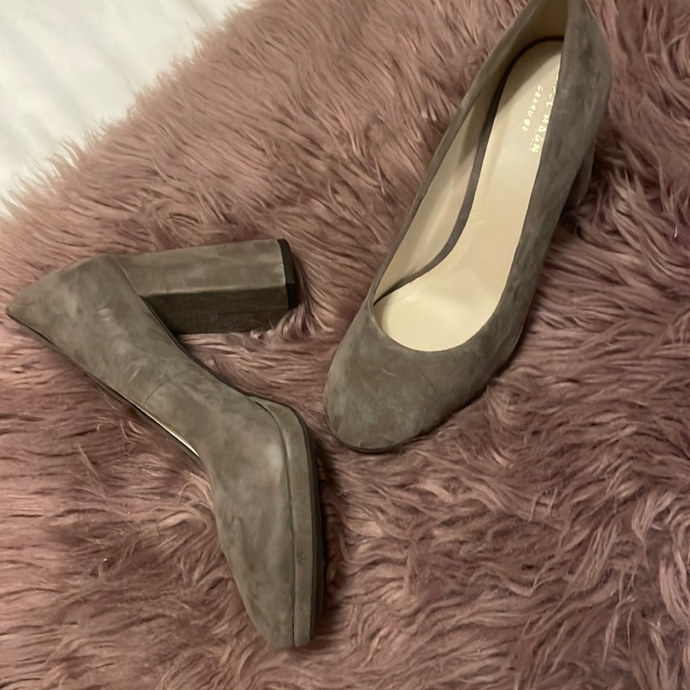 Come Haan Grand OS grey suede pump